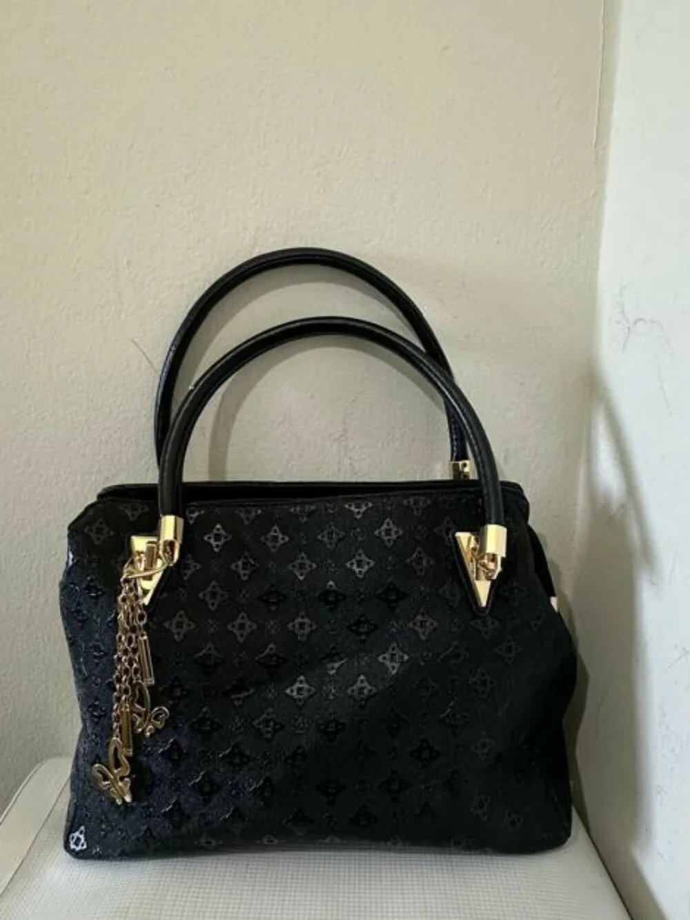 Black PU Leather Purse Handbag w/ Goldtone Hardware & Charm